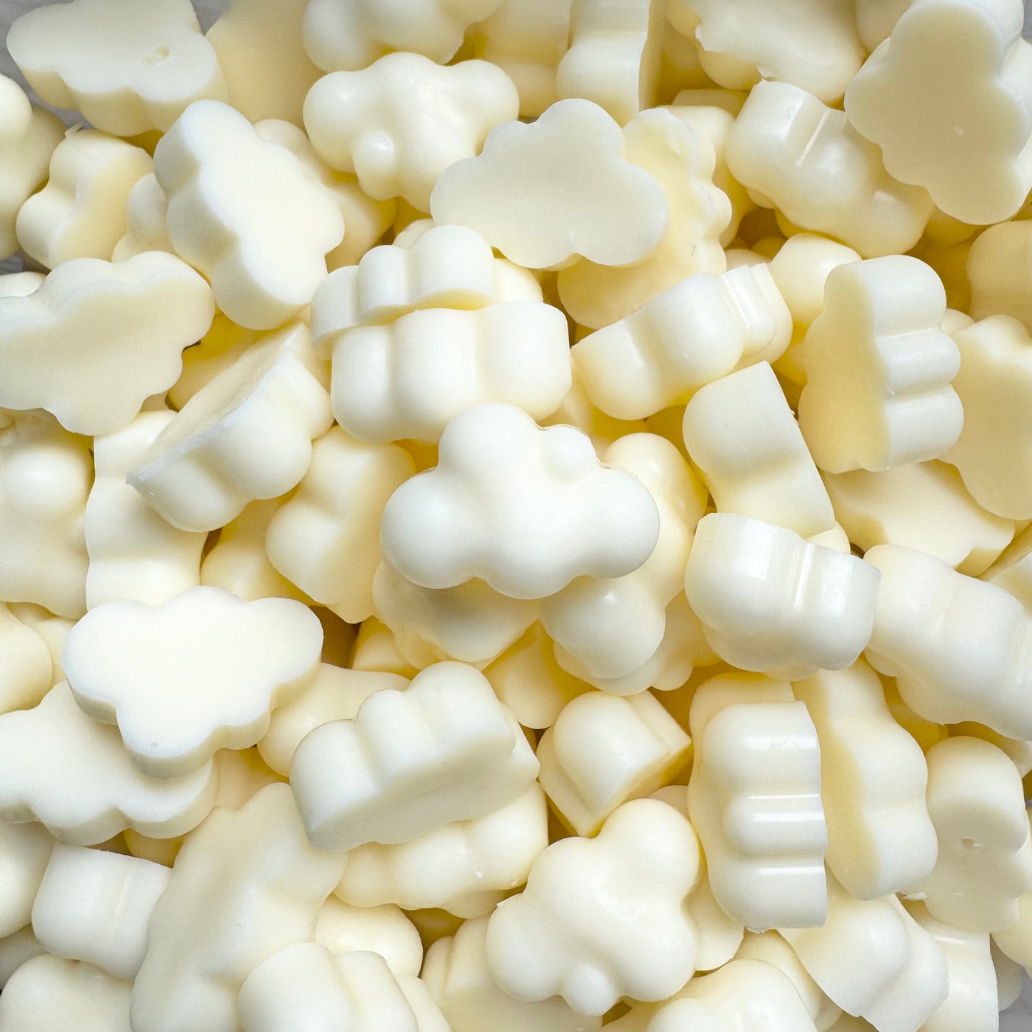 Wax melts nubes